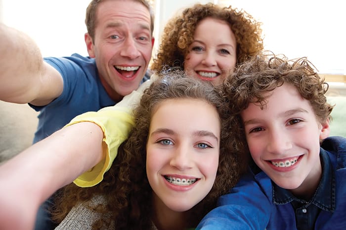Learn about the different kinds of mouth wash Happy people with great breath