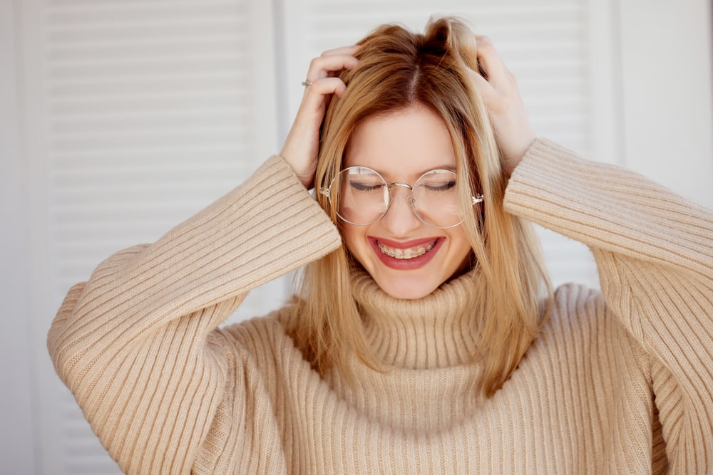 3-reasons-why-you-shouldnt-worry-about-appearance-in-braces woman smiling with braces